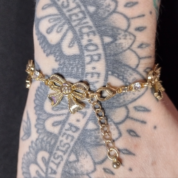 Gold And Rhinestone Bow Bracelet - Picture 4 of 9